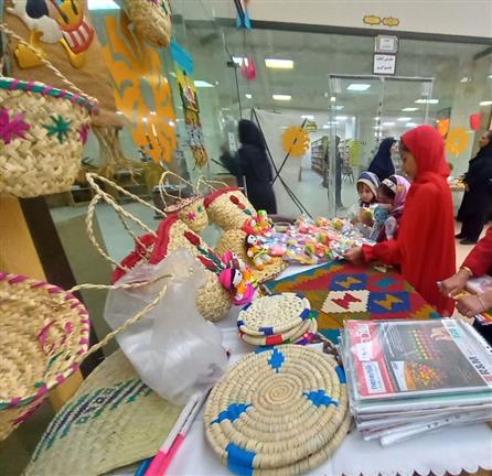 نمایشگاه صنایع دستی از فعالیت های انجام گرفته در کتابخانه مرکزی بم در حمایت از کسب و کارهای خانگی و کوچک